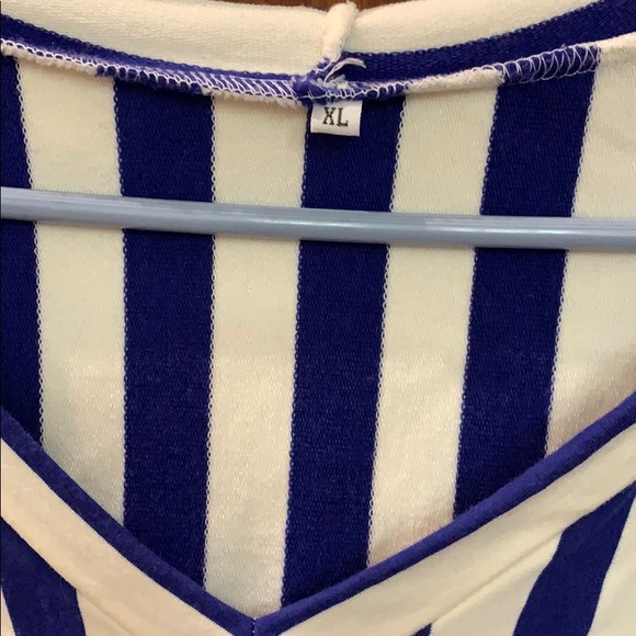 V neck hooded long sleeve shirt - Picture 2 of 4